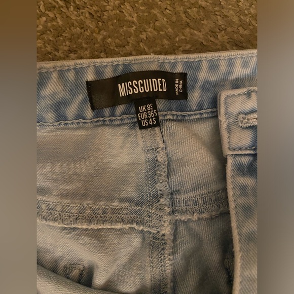 Misguided High waisted Mom Jeans - Picture 2 of 2